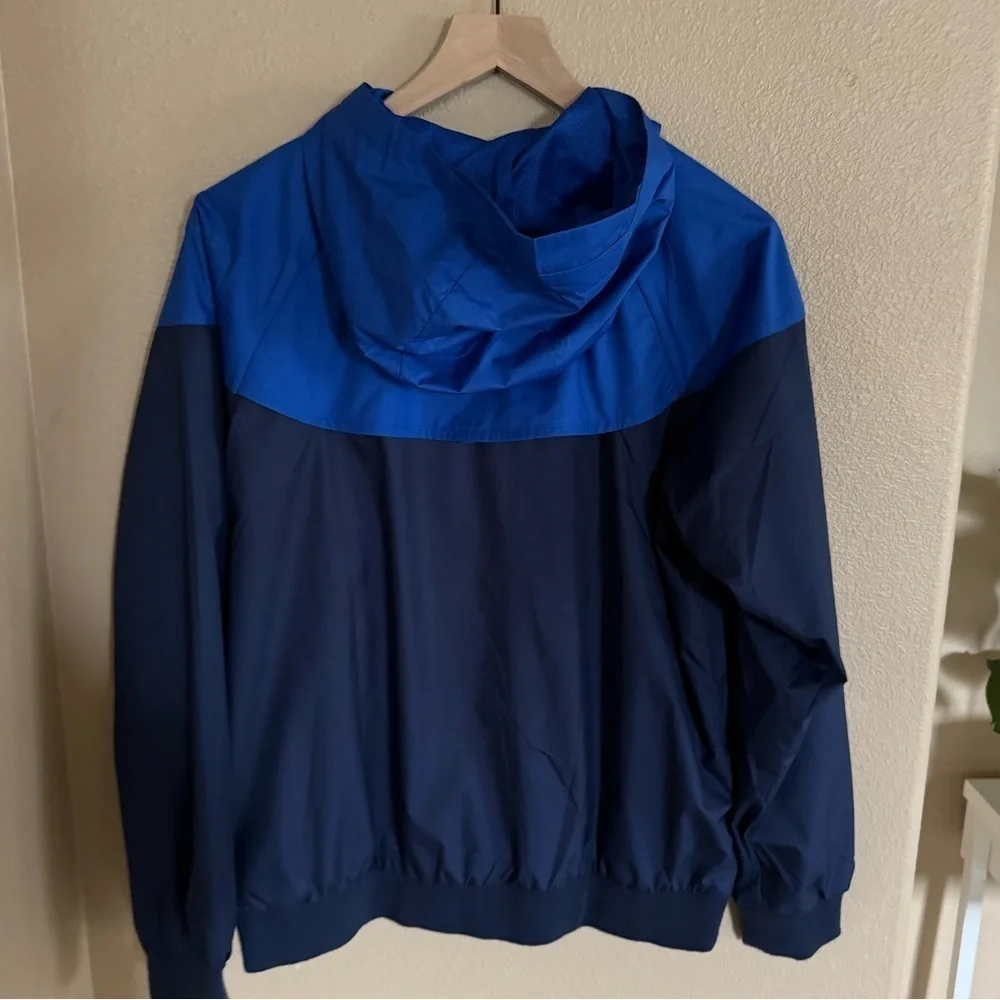 Nike Older Kids Full Zip Windrunner Jacket size XL
